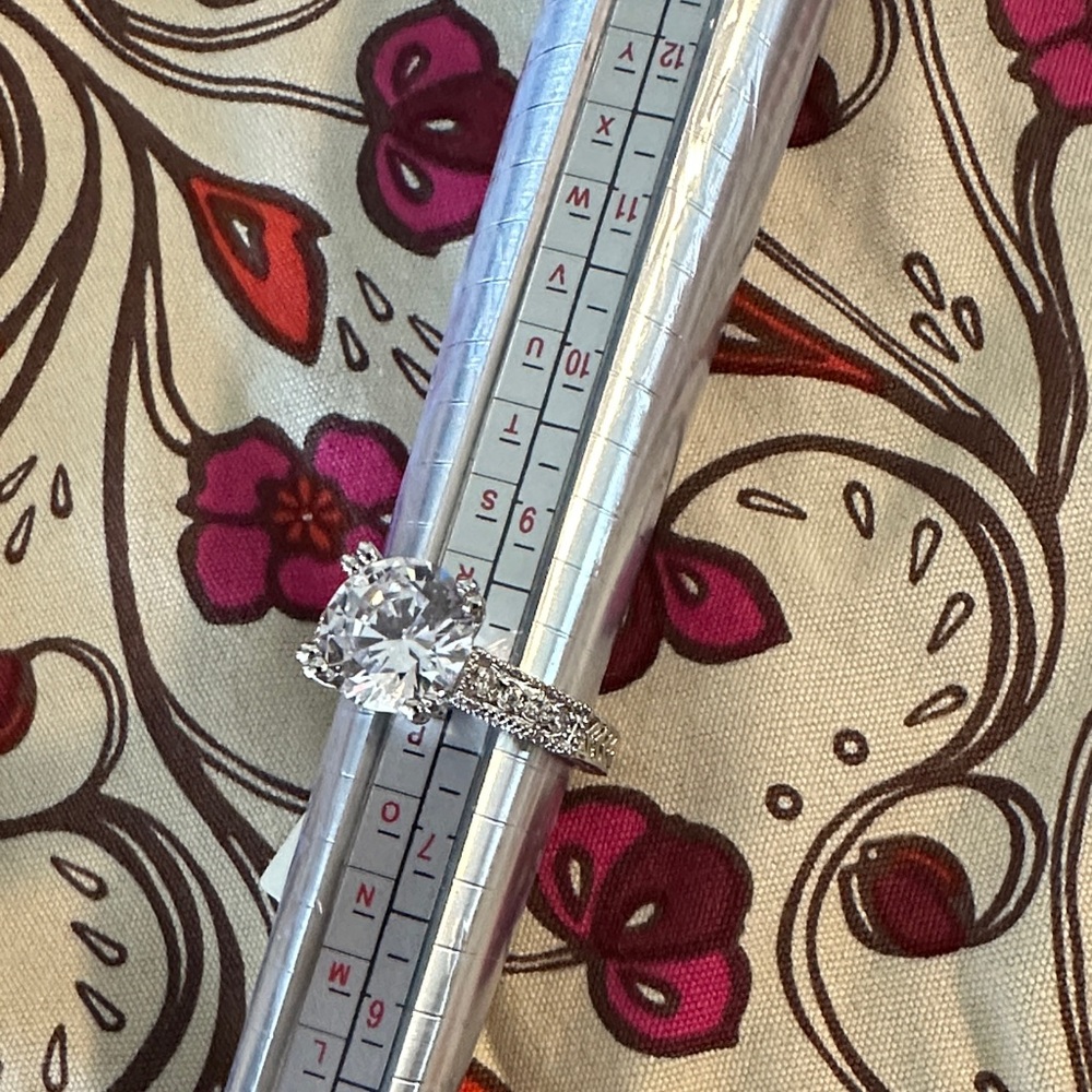 Elegant Silver Women's Ring Sz 8 New
